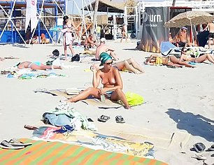 MALE MASTURBATE ON THE BEACH