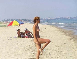 HOT SENSUAL MASSAGE OF NUDE BLONDE GIRL ON DESERTED BEACH VIDEO