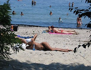 NUDISTS FLABBY