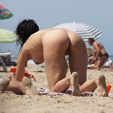 Beach nymphs nude