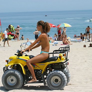 HAIRY BRUNETTE FUCKING ON THE BEACH