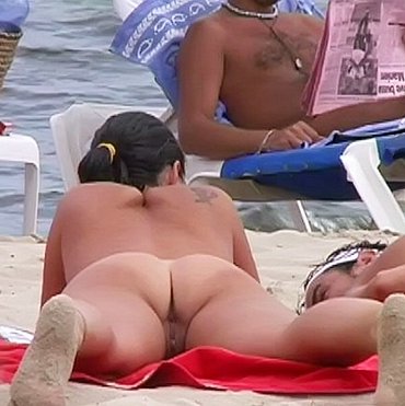 Naked girl on beach pee
