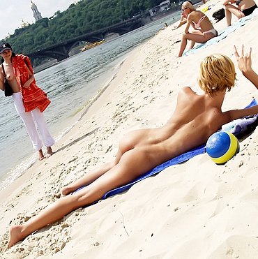 Japanese girl nude on the beach