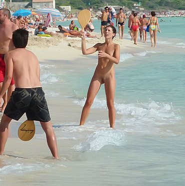 Round butts on the beach