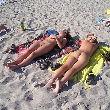 Free nude beach vid