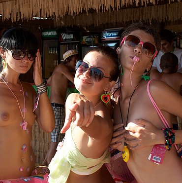 GIRLS ON BEACH