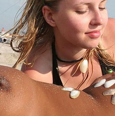 YOUNG TEEN FUCKING AT BEACH