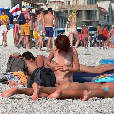 Females nude beach