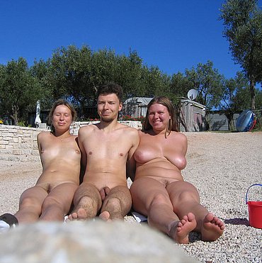 AMATEURS NUDISM PICS