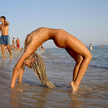 Black girls on beach with huge asses