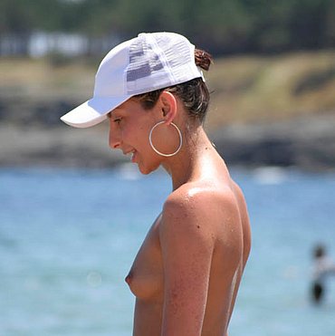 SWEET ANGEL ON THE BEACH