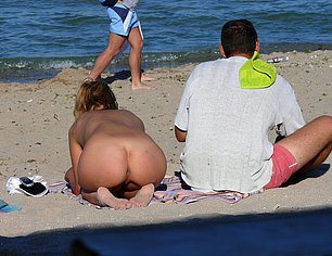 GIRL SEES BIG DICK ALONG THE BEACH