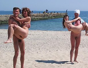 GRANNY AT THE BEACH PUSSY