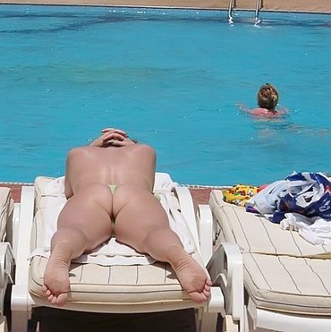 British naked girls photo in beach