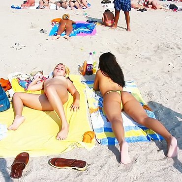Beach nude film